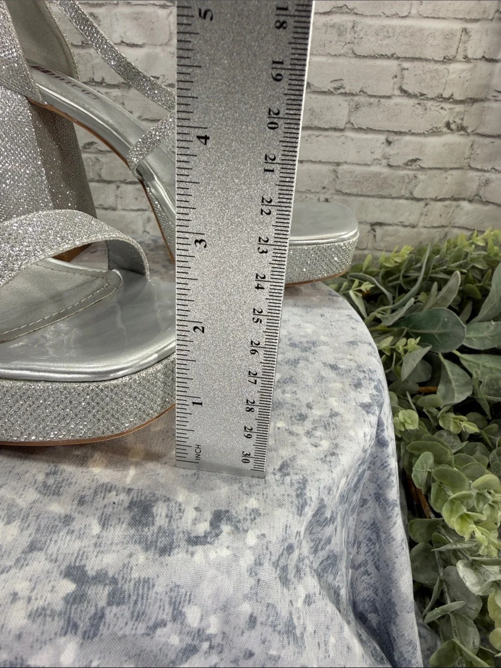 IDIFU “Fay” Silver Sparkle Square Toe Stack Heel Fashion Sandals WMS 7.5M 🩶 EUC